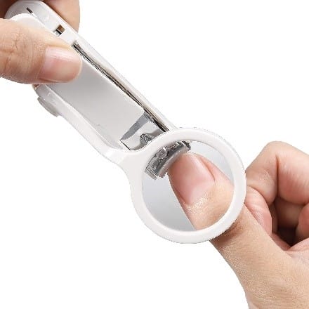 nail_clippers_with_magnifying_glass